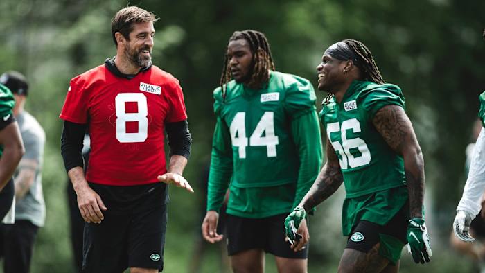 Aaron Rodgers speaks with teammates at Jets' OTAs on Monday